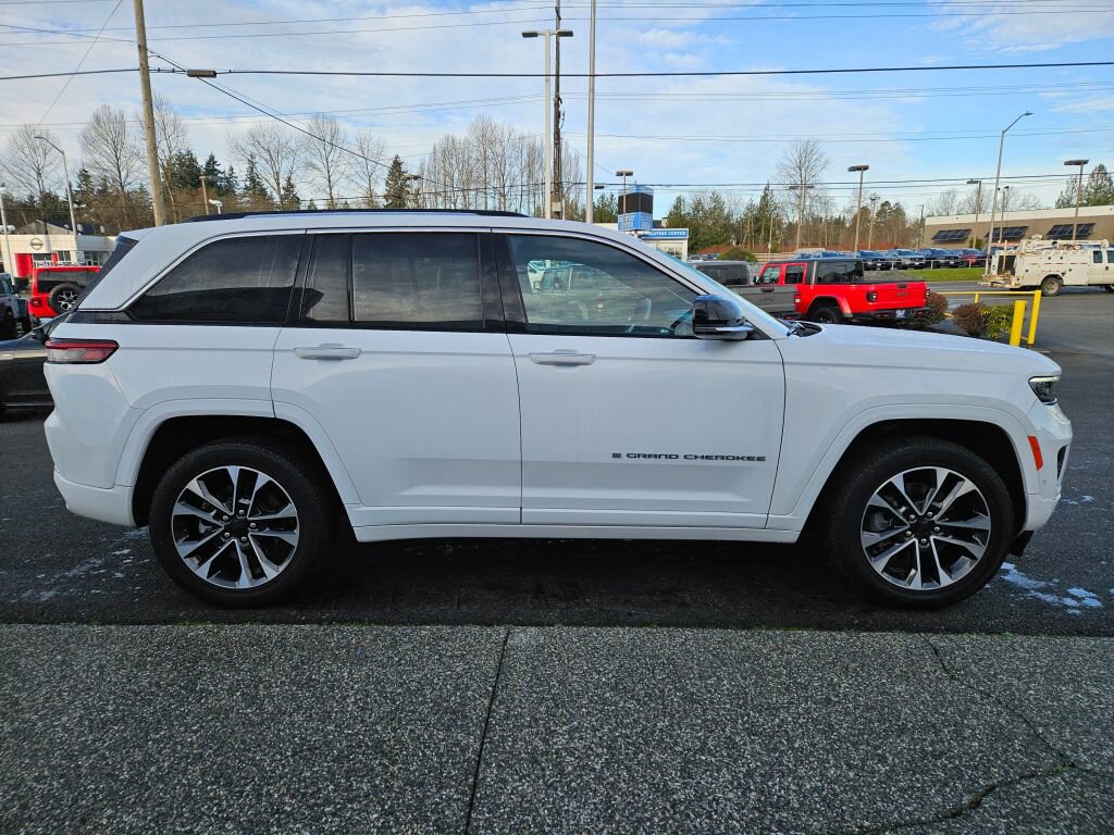 Used 2023 Jeep Grand Cherokee Overland w/ Luxury Tech Group IV image 6