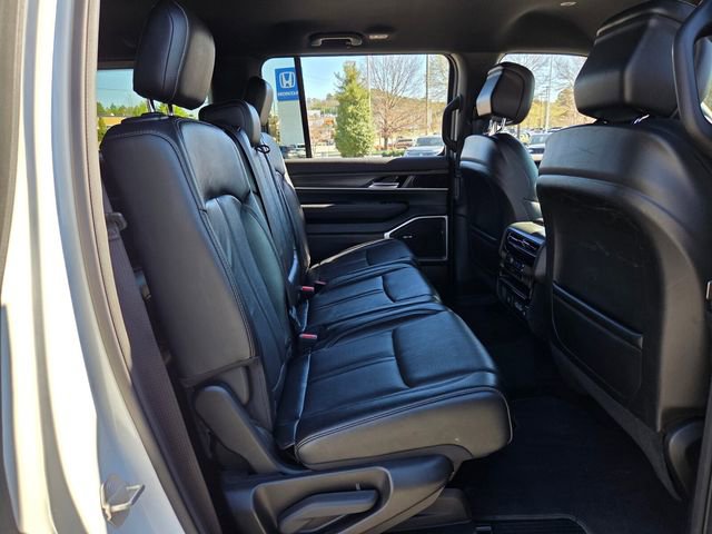 Used 2024 Jeep Wagoneer Series II w/ Flexible Seating Group image 20
