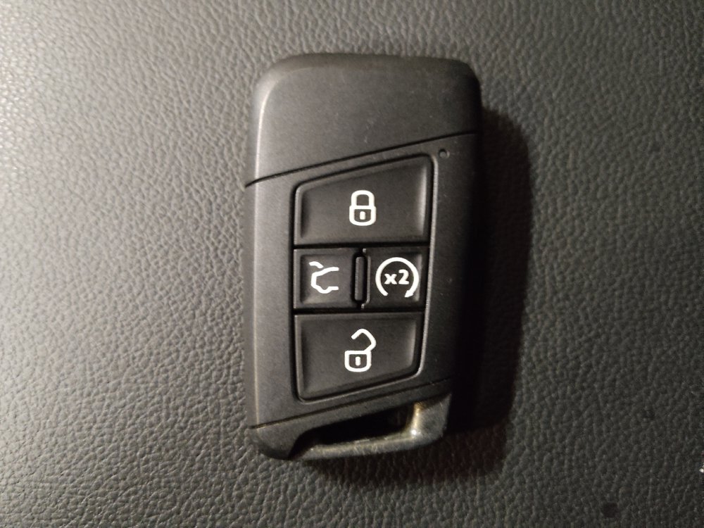 Used 2023 Volkswagen Tiguan SE R-Line FWD image 32