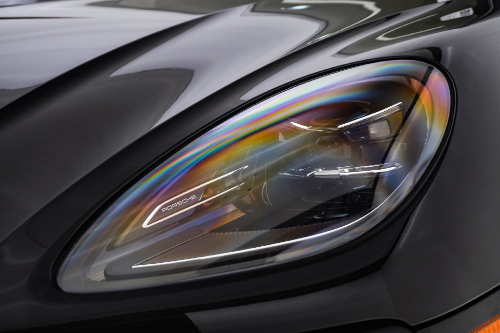 Certified 2022 Porsche Macan S AWD/4WD image 7