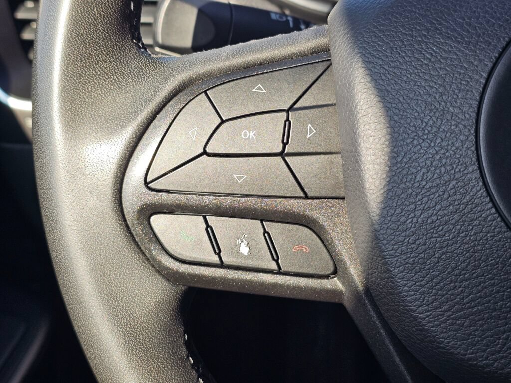 Used 2020 Jeep Cherokee Trailhawk AWD/4WD image 26
