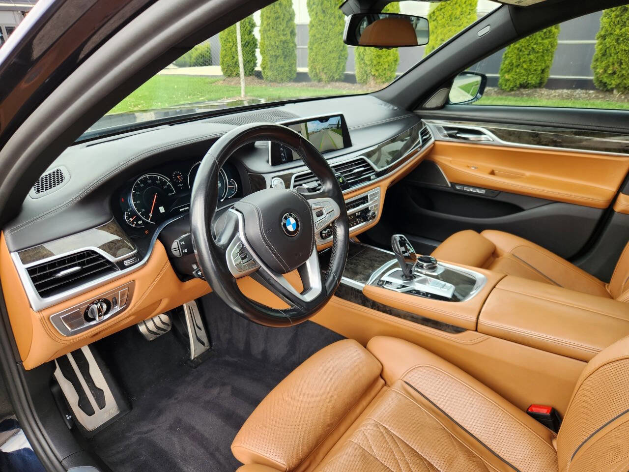 Used 2017 BMW 750i xDrive image 18