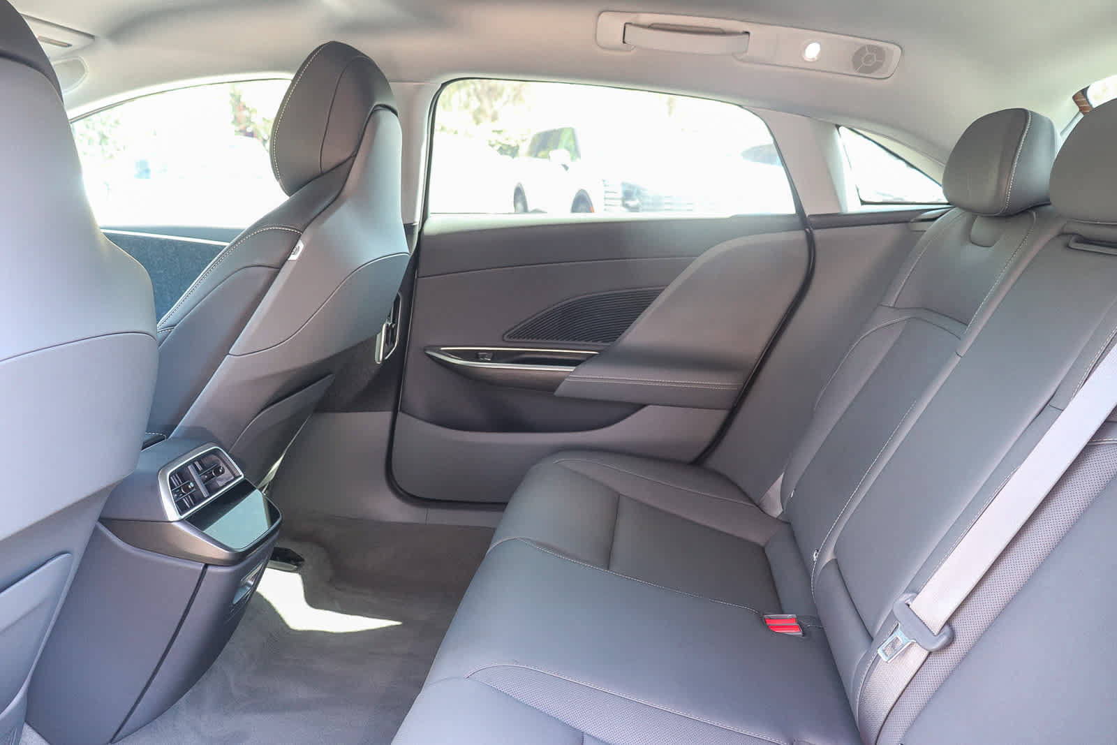 Used 2025 Lucid Air Touring AWD/4WD image 19