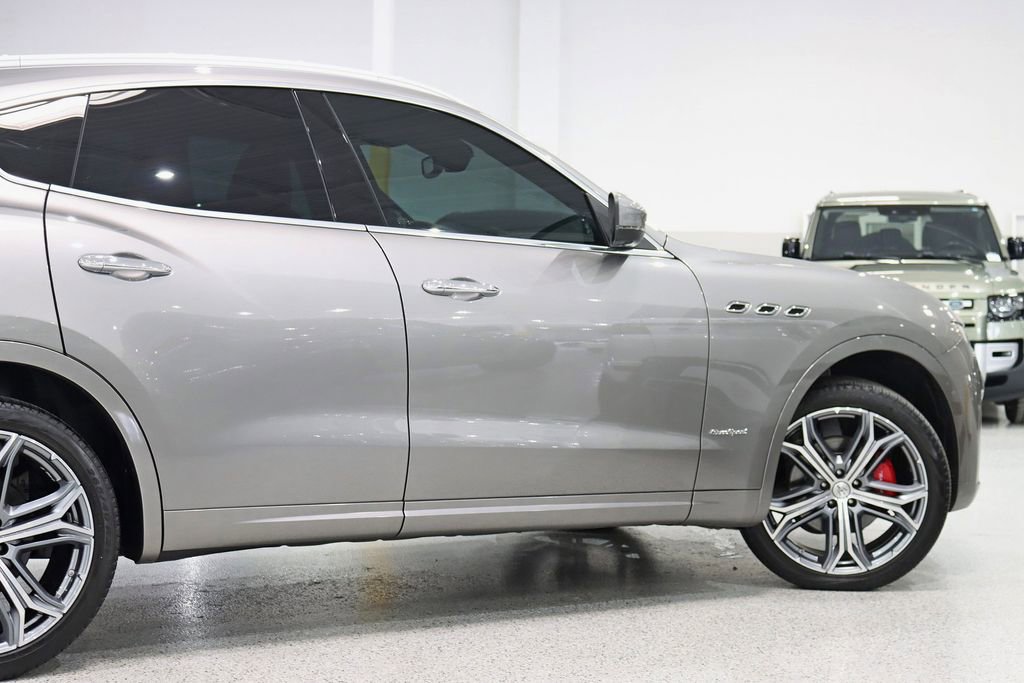 Used 2020 Maserati Levante GranSport image 11