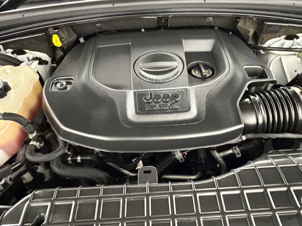 Used 2023 Jeep Grand Cherokee L Summit w/ Luxury Tech Group V image 36