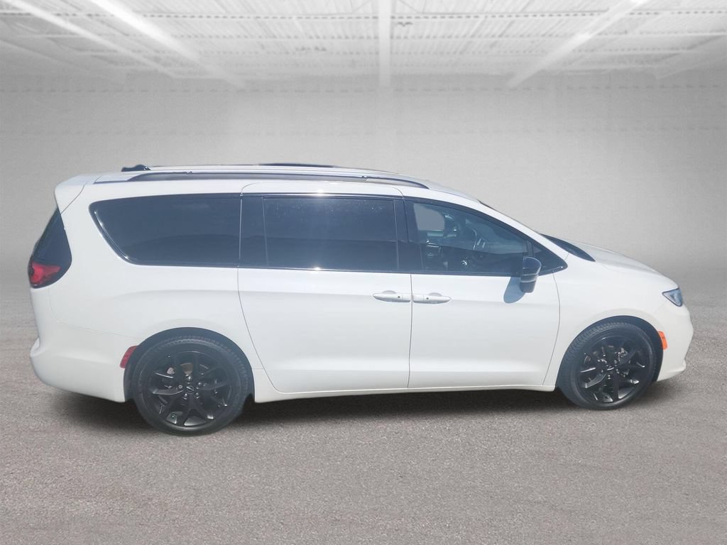 Used 2023 Chrysler Pacifica Touring-L w/ S Appearance Package FWD image 7