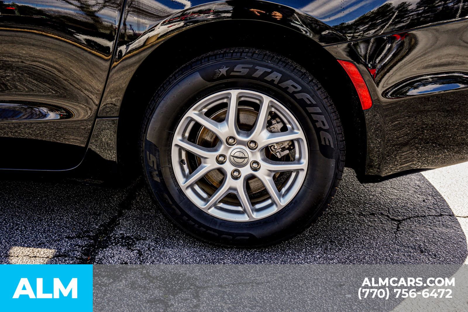 Used 2024 Chrysler Pacifica Touring-L image 16
