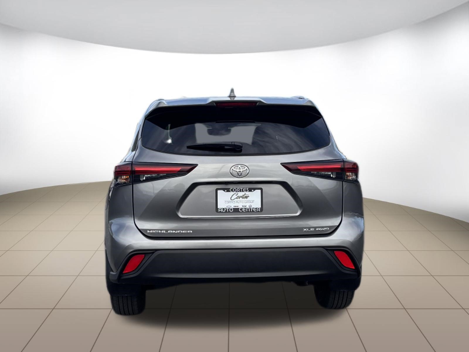 Used 2025 Toyota Highlander XLE AWD/4WD image 6