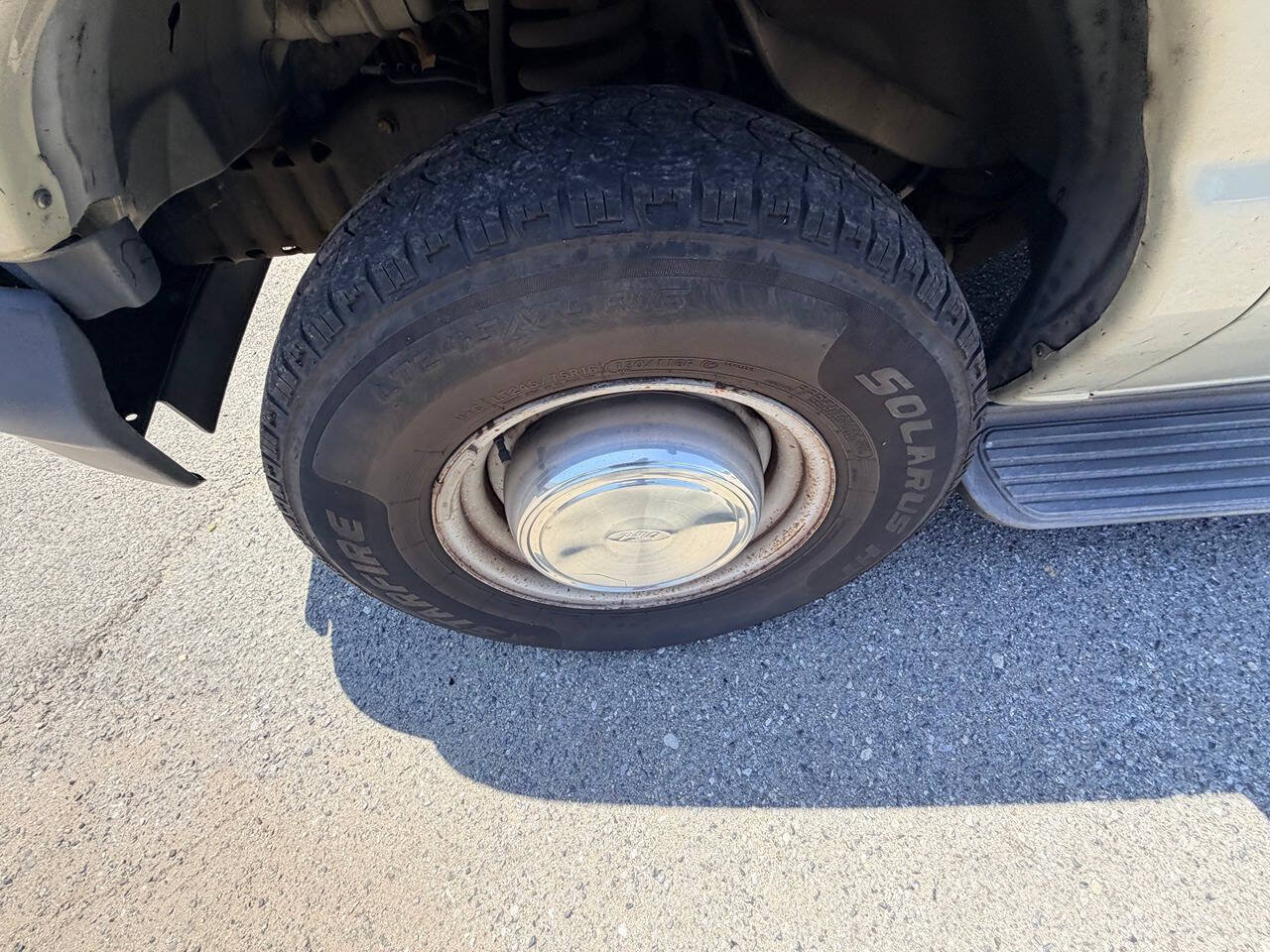Used 2006 Ford E-350 and Econoline 350 XL RWD image 32