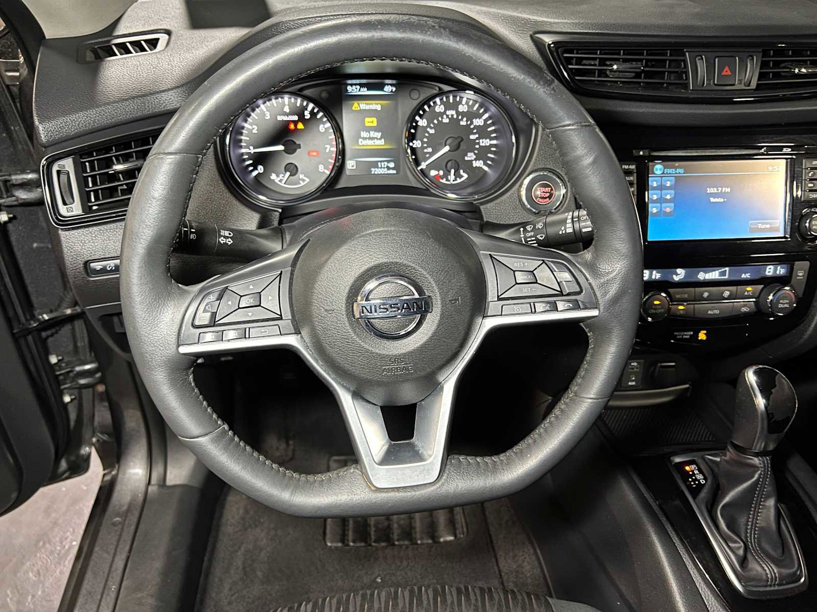 Used 2017 Nissan Rogue SV w/ SV Premium Package image 29