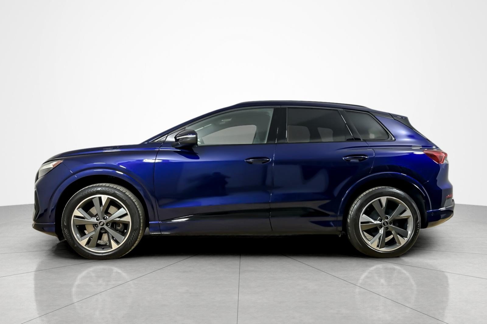 Used 2023 Audi Q4 e-tron Premium Plus AWD/4WD image 2