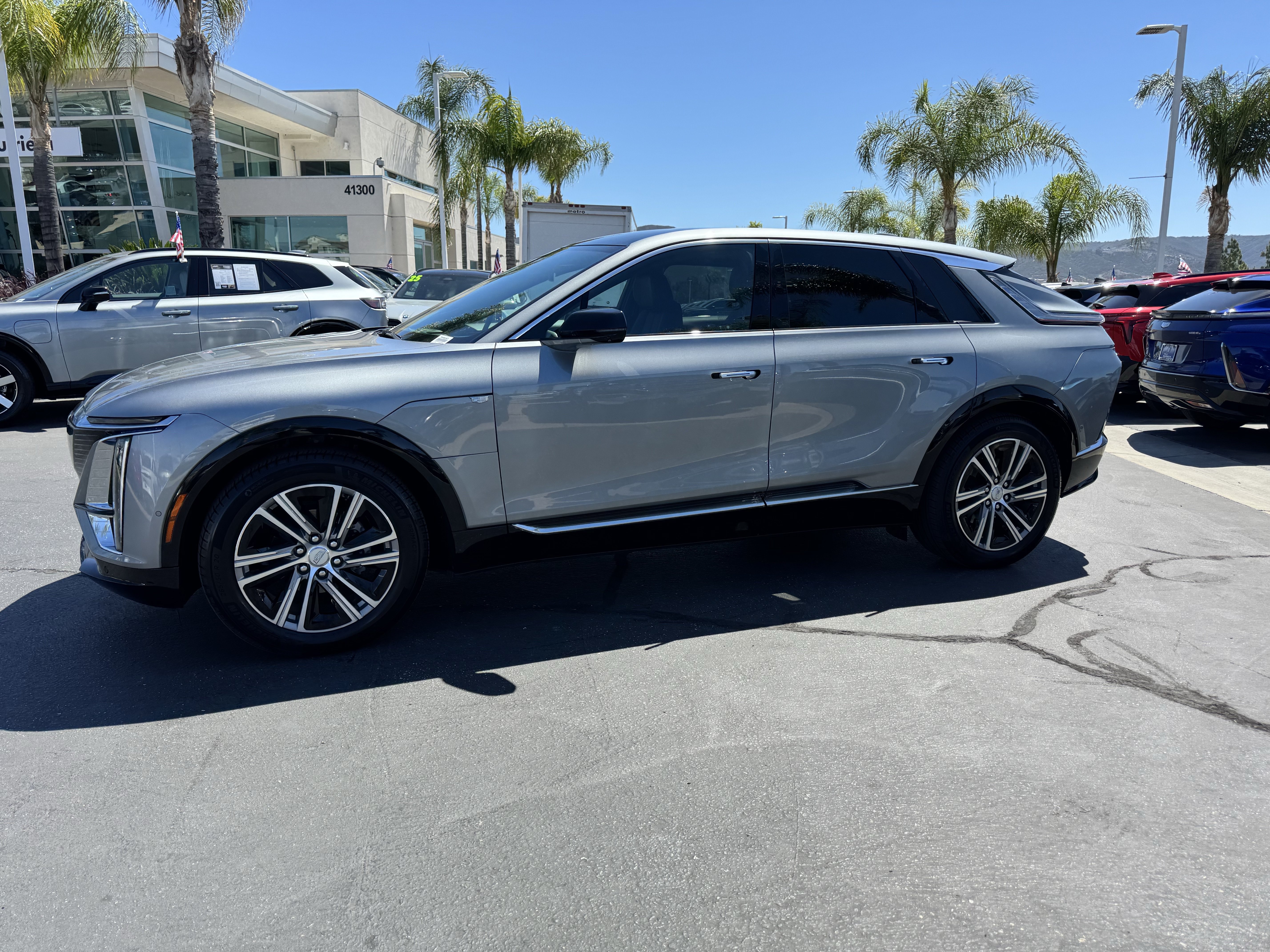 Used 2024 Cadillac Lyriq Luxury w/ LPO, Floor Liner Package RWD image 6