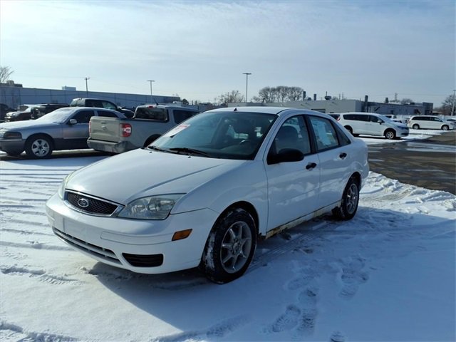 Used 2005 Ford Focus ZX4 Sedan image 3