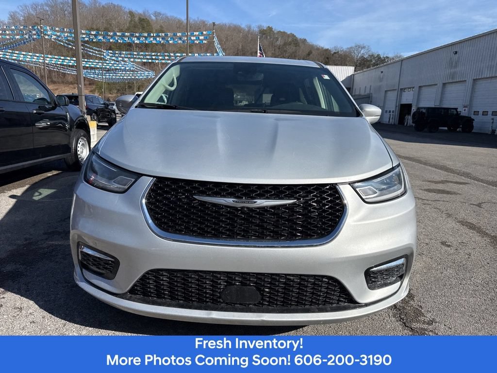 Used 2022 Chrysler Pacifica Touring-L FWD video 2