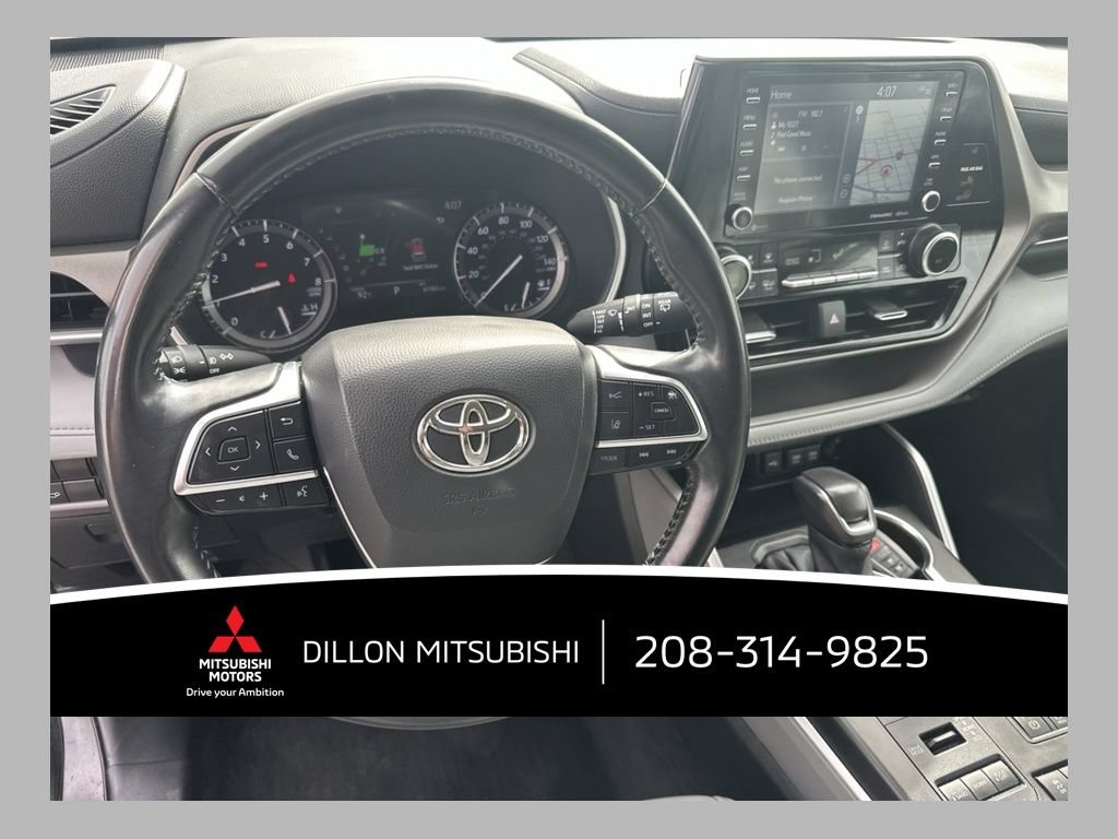 Used 2021 Toyota Highlander XLE AWD/4WD image 1