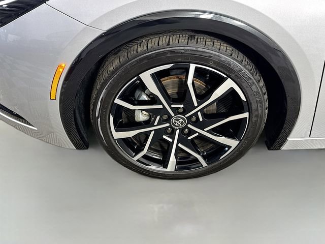 Used 2025 Toyota Prius Plug-In Hybrid image 4