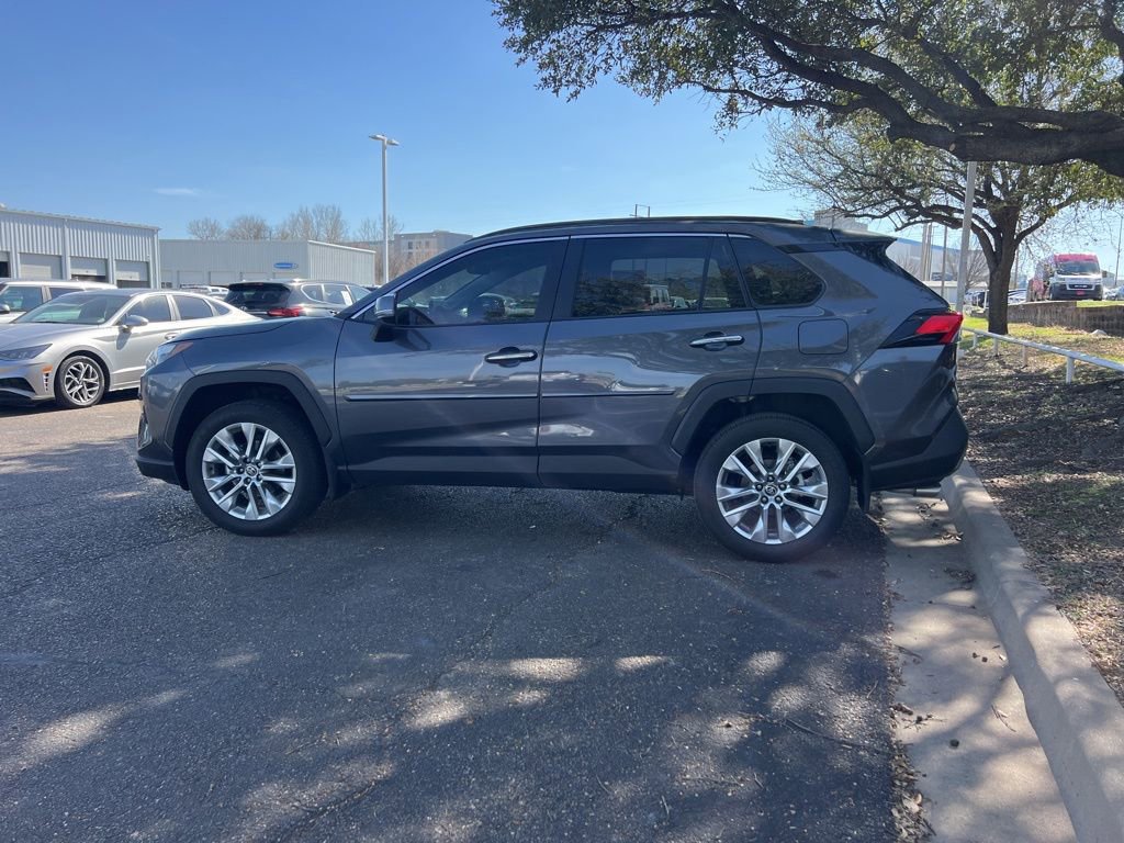 Used 2025 Toyota RAV4 Limited image 4