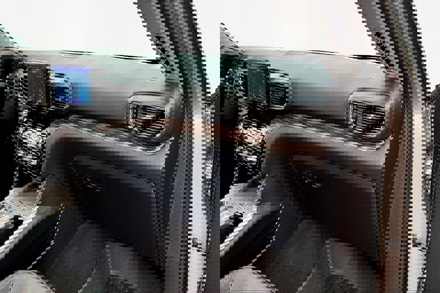 Used 2021 Ford Explorer Limited w/ Equipment Group 301A image 27