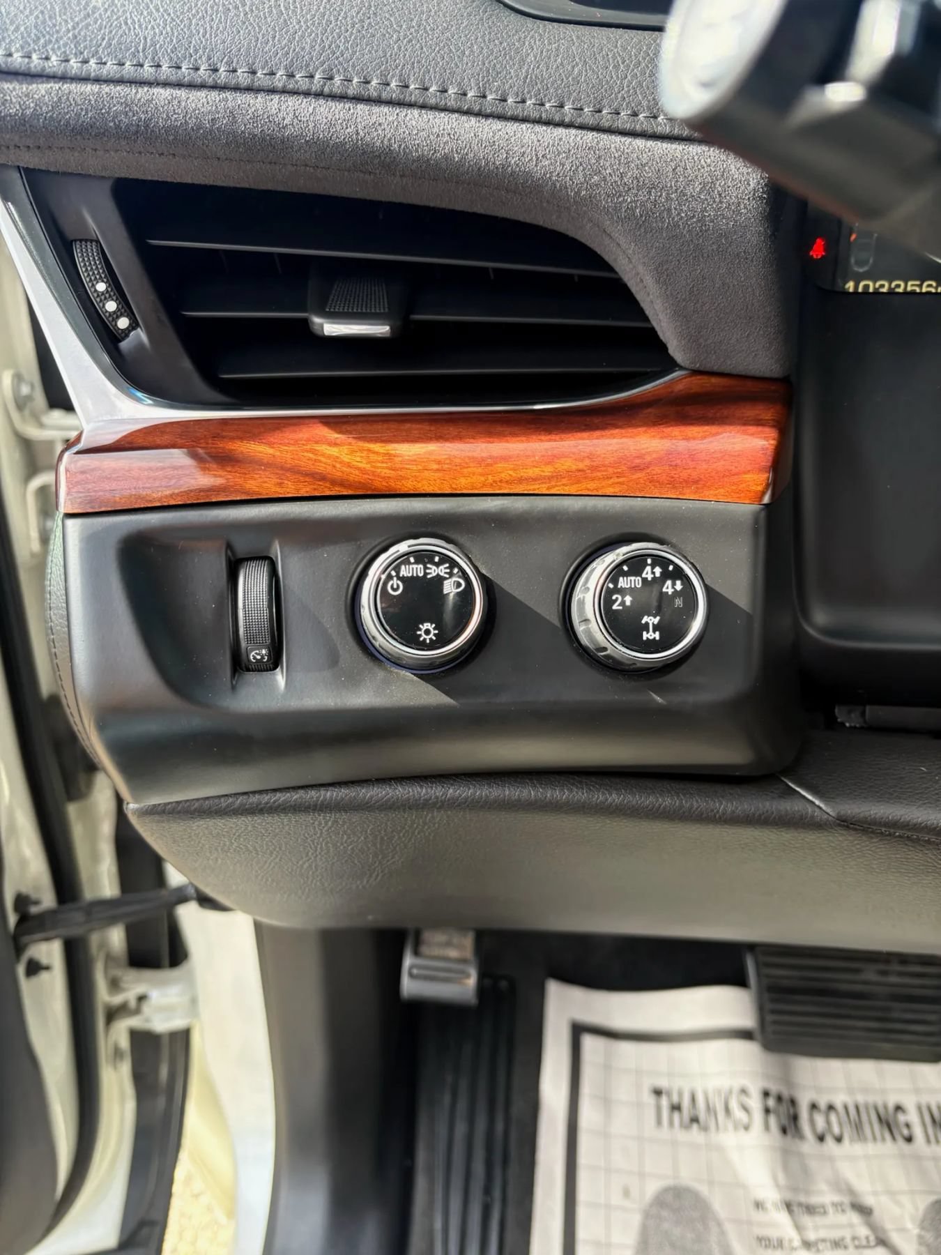 Used 2015 Cadillac Escalade ESV Luxury AWD/4WD image 18