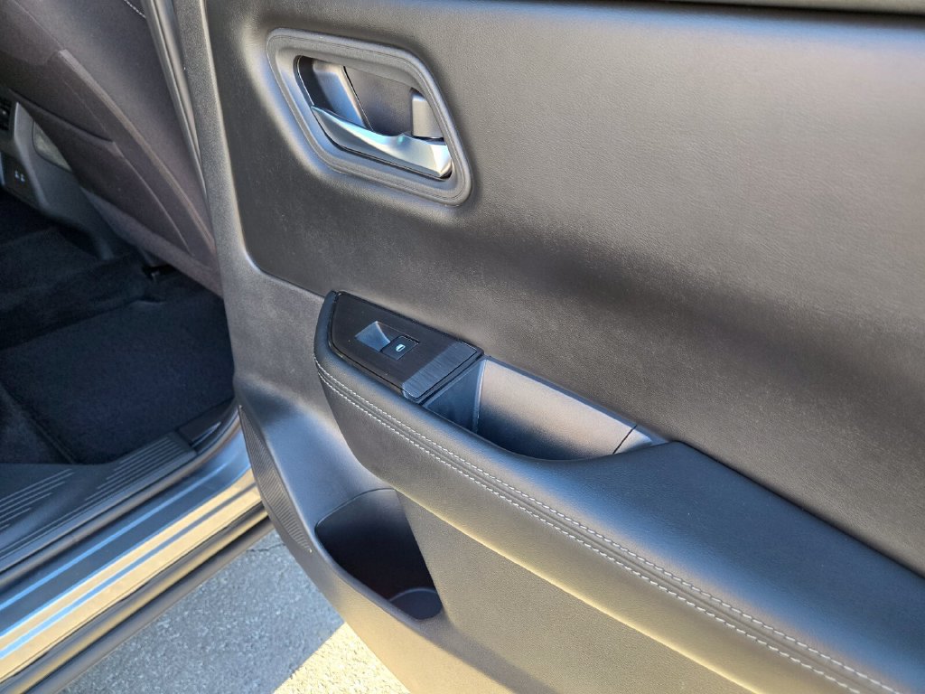Certified 2025 Nissan Rogue SV FWD image 20