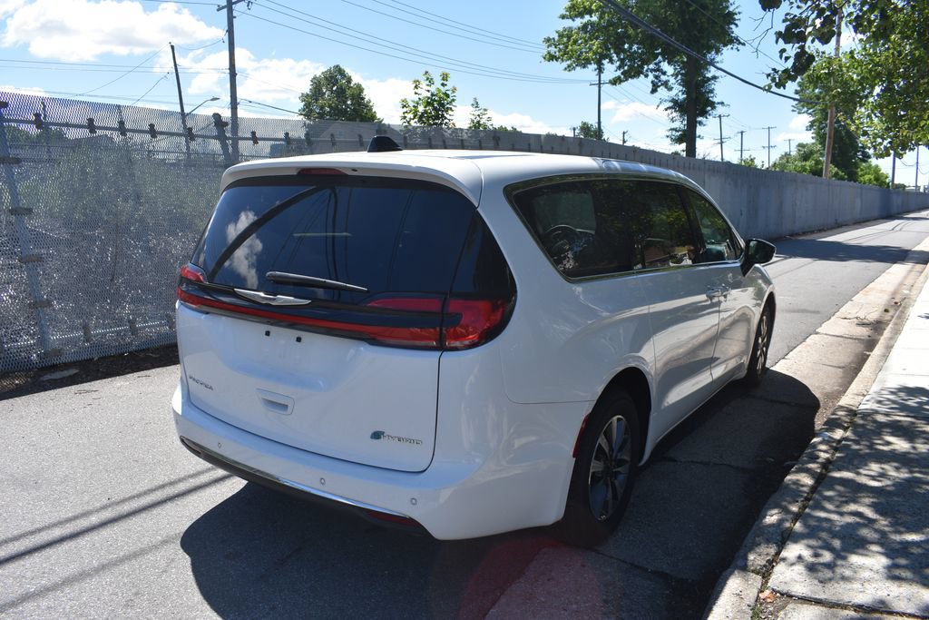 Used 2024 Chrysler Pacifica Limited FWD image 5