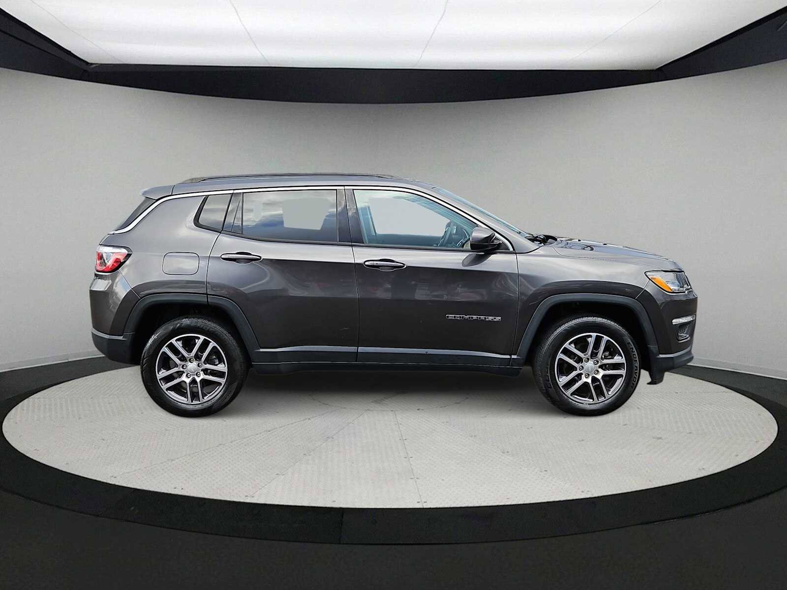 Used 2019 Jeep Compass Latitude w/ Popular Equipment Group image 9