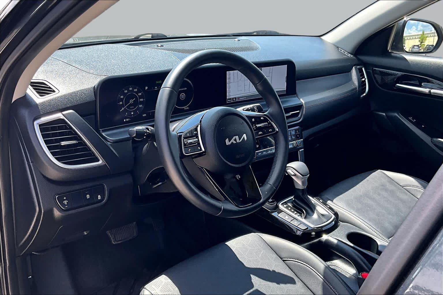 Certified 2024 Kia Seltos EX FWD image 16