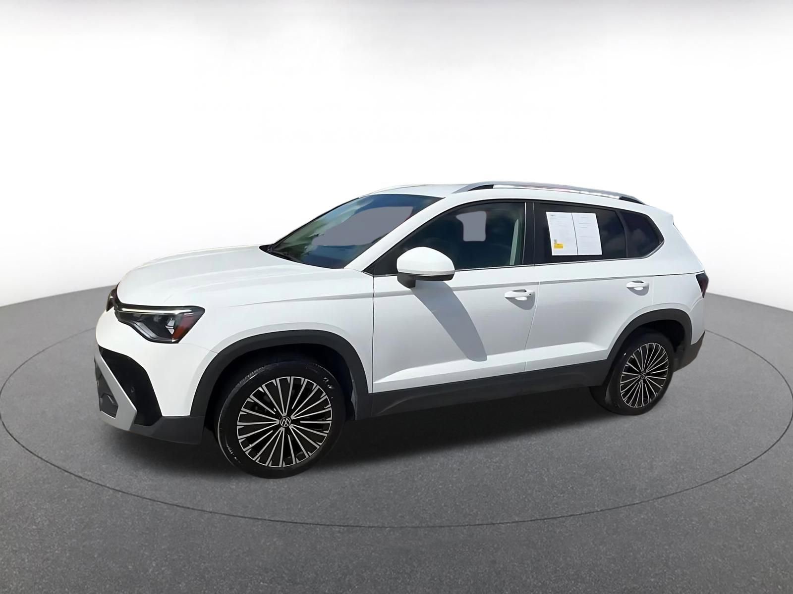 Used 2025 Volkswagen Taos SE FWD image 8