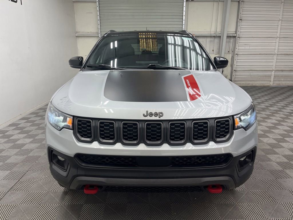 Used 2025 Jeep Compass Trailhawk AWD/4WD image 9