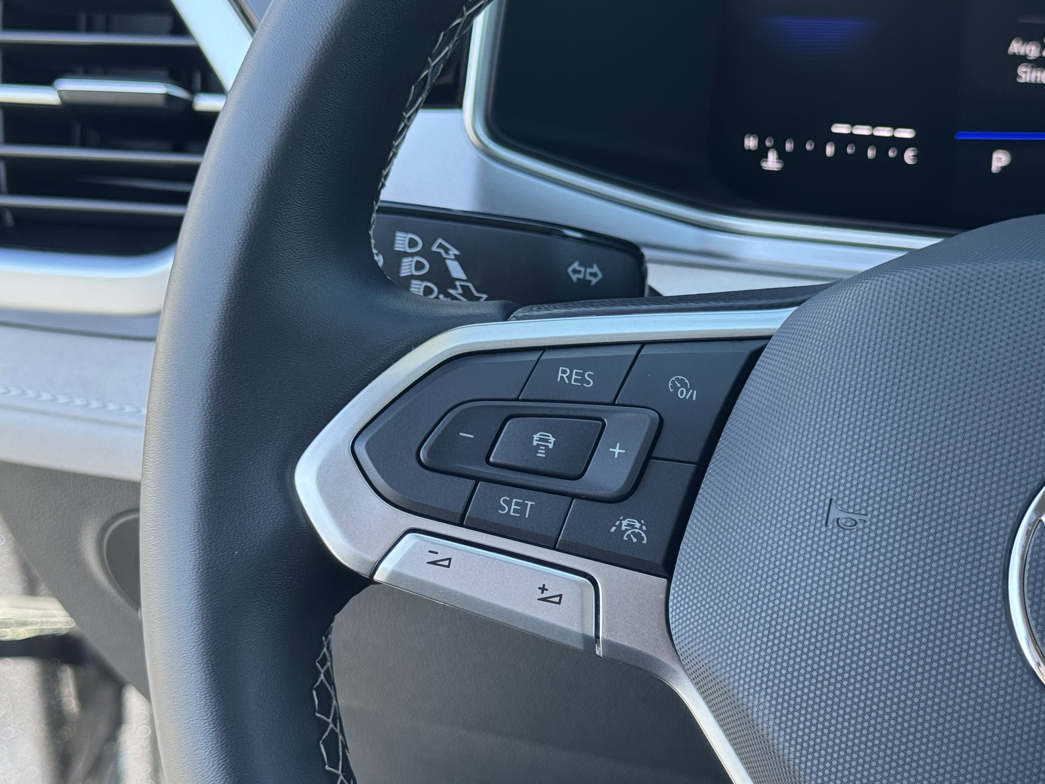 Used 2025 Volkswagen Taos SE image 21