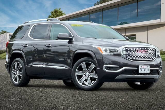 Used 2017 GMC Acadia Denali w/ Technology Package AWD/4WD image 1
