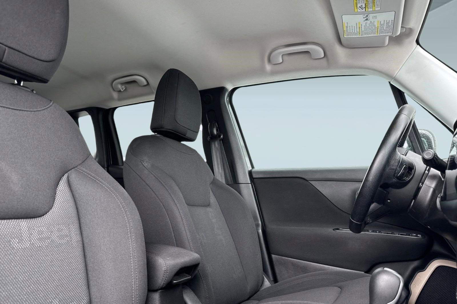 Used 2017 Jeep Renegade Latitude image 31