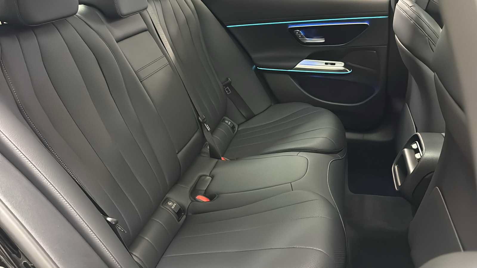 New 2026 Mercedes-Benz E 350 4MATIC Sedan image 33