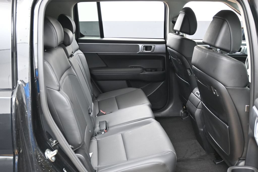 Used 2025 Hyundai Santa Fe SEL FWD image 12