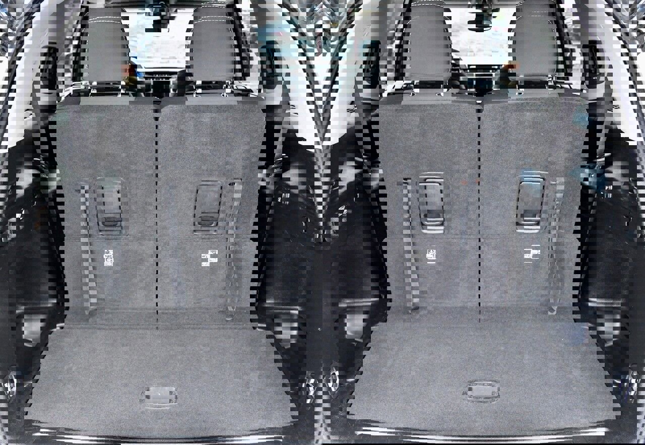 Used 2023 Jeep Grand Cherokee L Laredo image 14