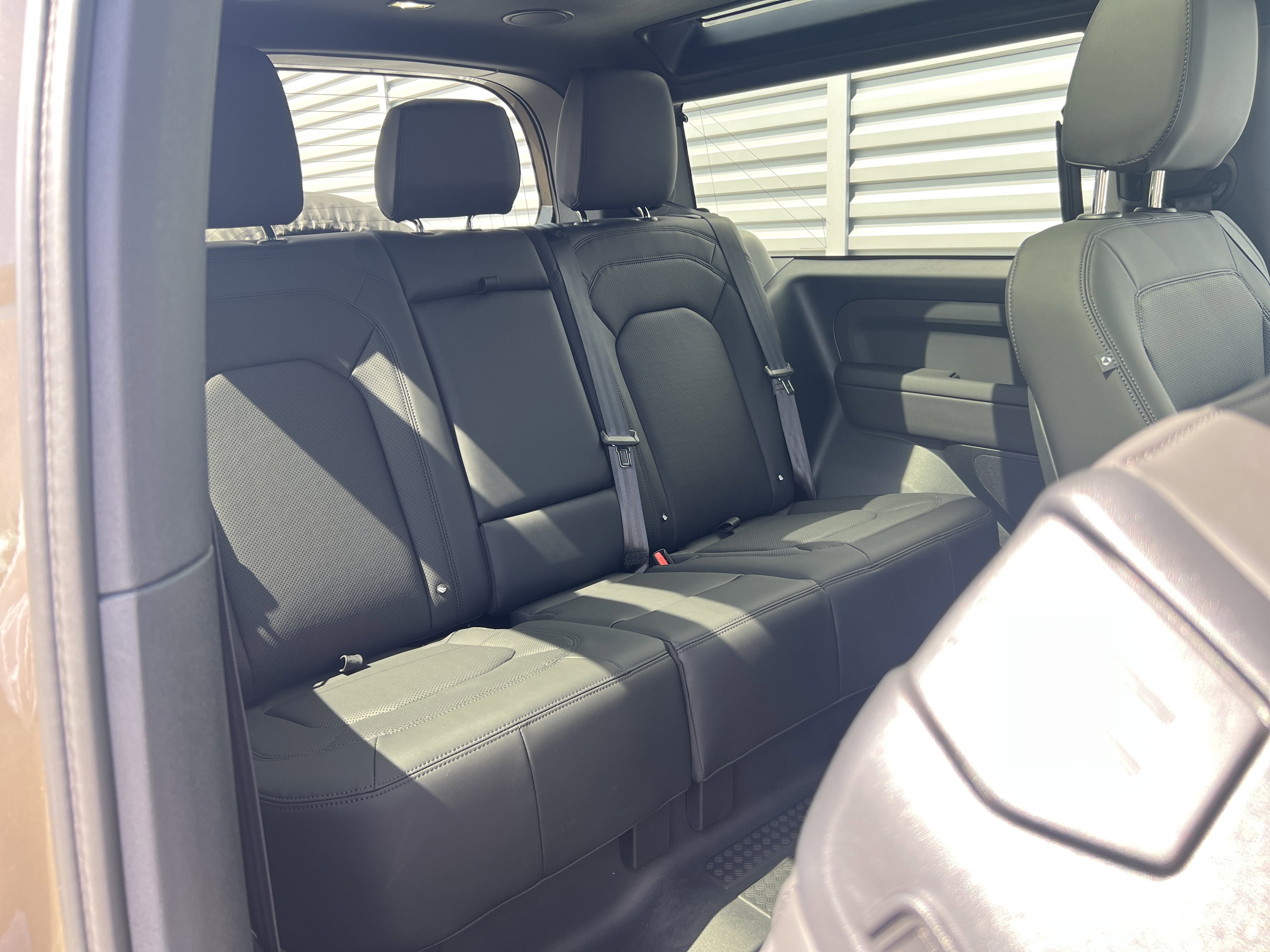 New 2025 Land Rover Defender 90 X-Dynamic SE image 28