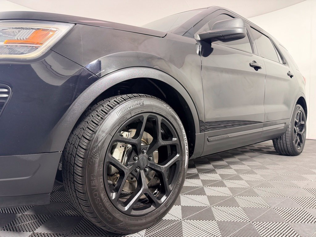 Used 2018 Ford Explorer XLT FWD image 11