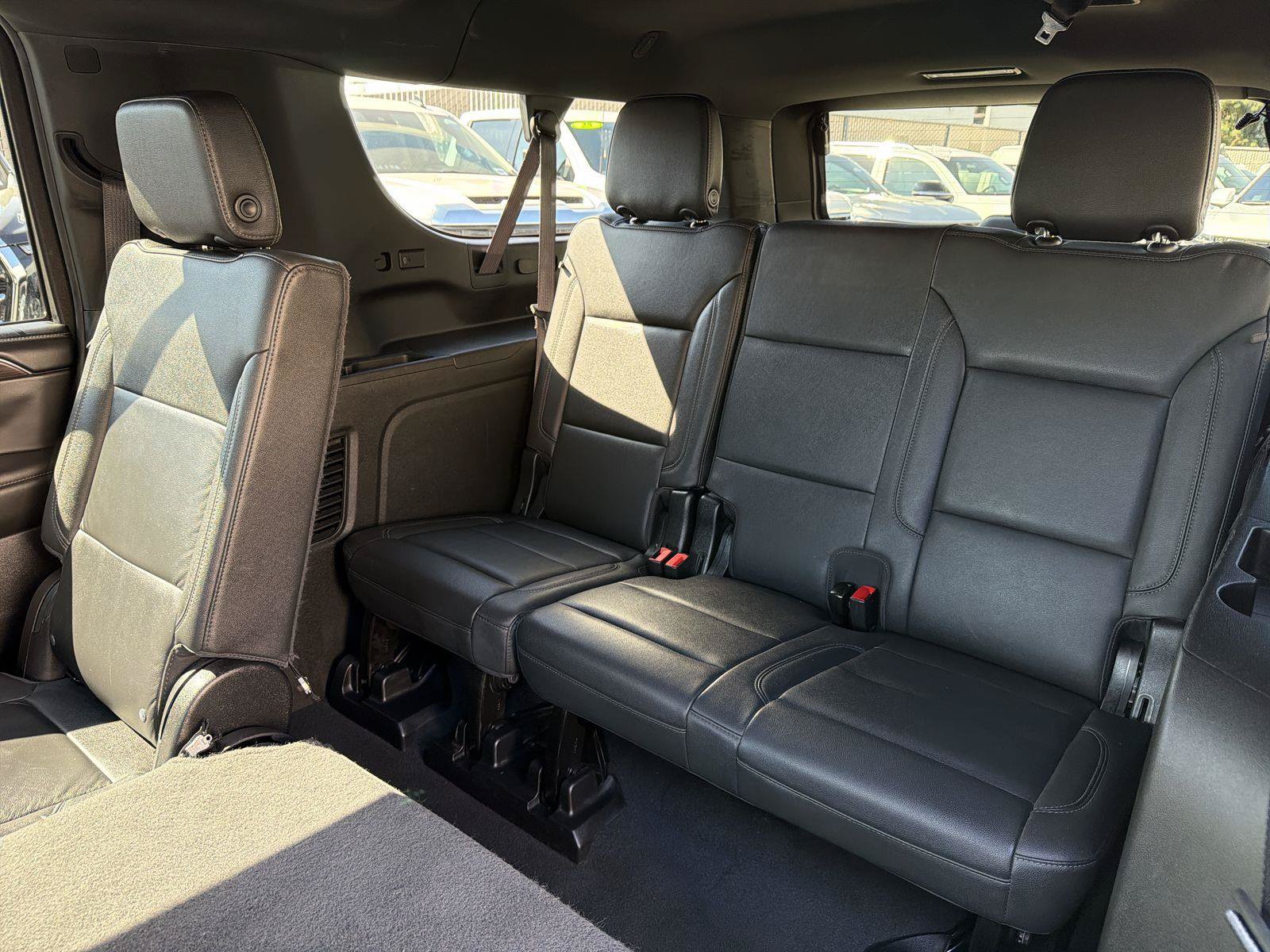 Used 2024 Chevrolet Suburban LT RWD image 42