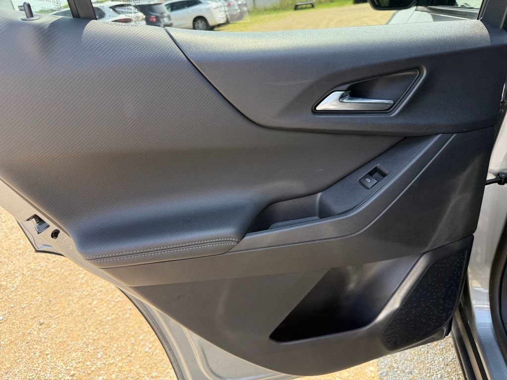 Used 2025 Chevrolet Equinox LT FWD image 37