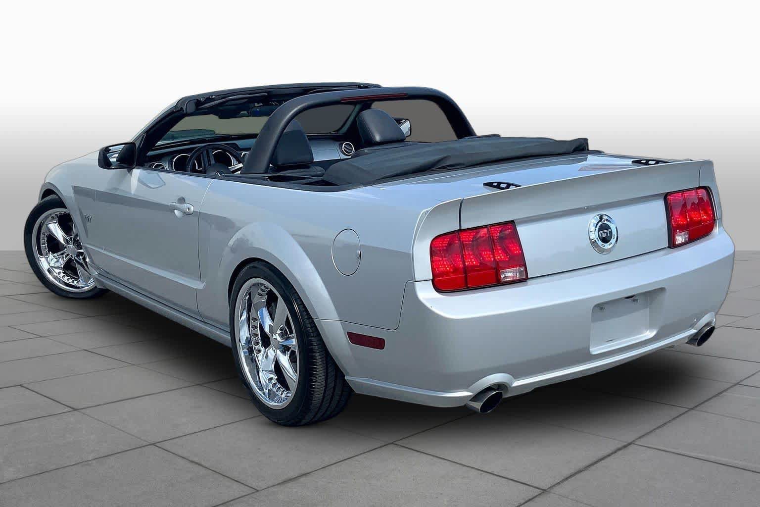 Used 2006 Ford Mustang GT Premium RWD image 11