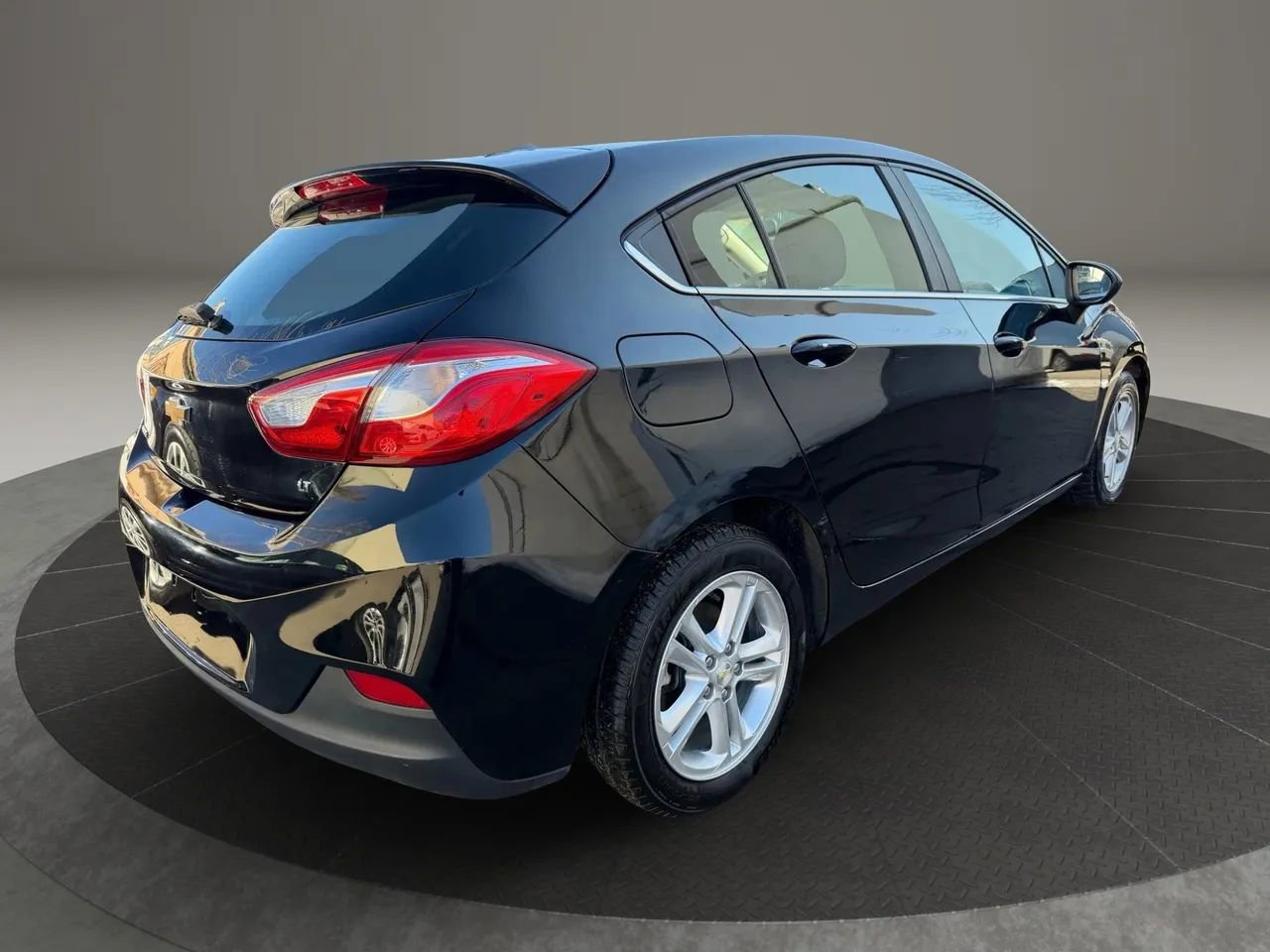 Used 2017 Chevrolet Cruze LT w/ Convenience Package image 5