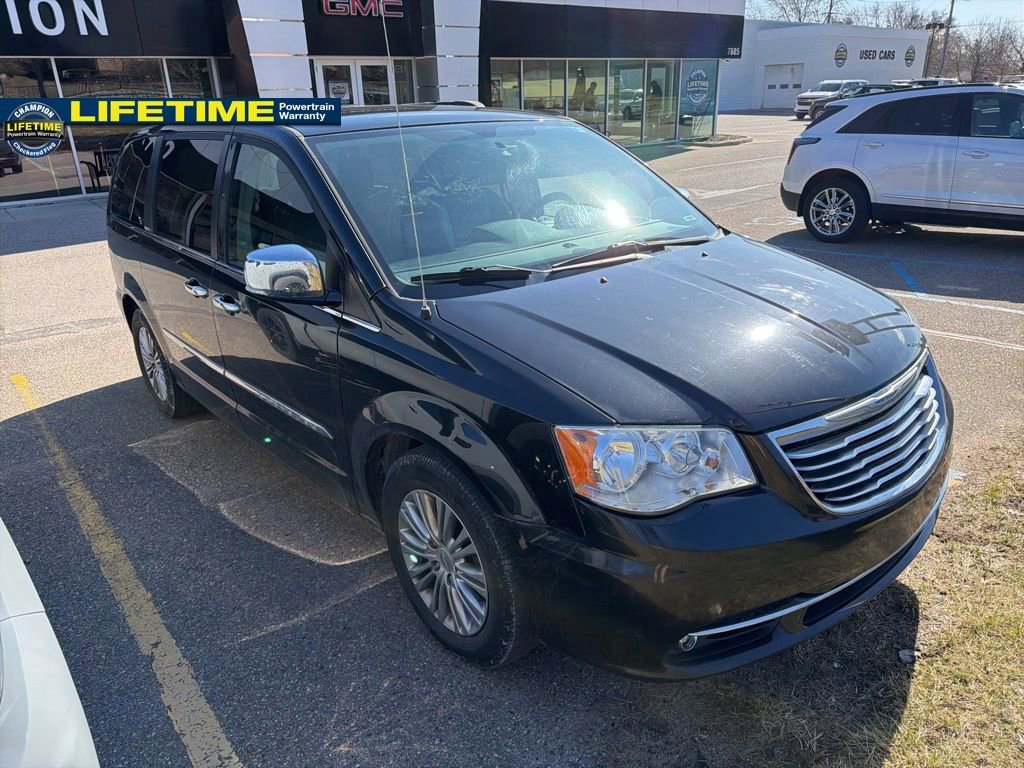 Used 2015 Chrysler Town & Country Touring-L w/ Driver Convenience Group image 2