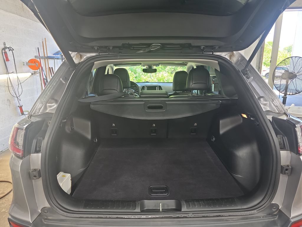 Used 2019 Jeep Cherokee Trailhawk AWD/4WD image 12