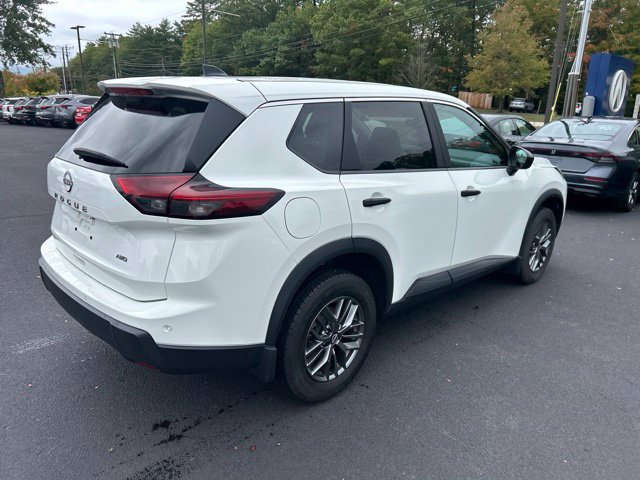 Used 2024 Nissan Rogue S AWD/4WD image 9