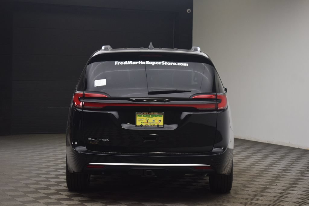 New 2027 Chrysler Pacifica Pinnacle FWD image 11