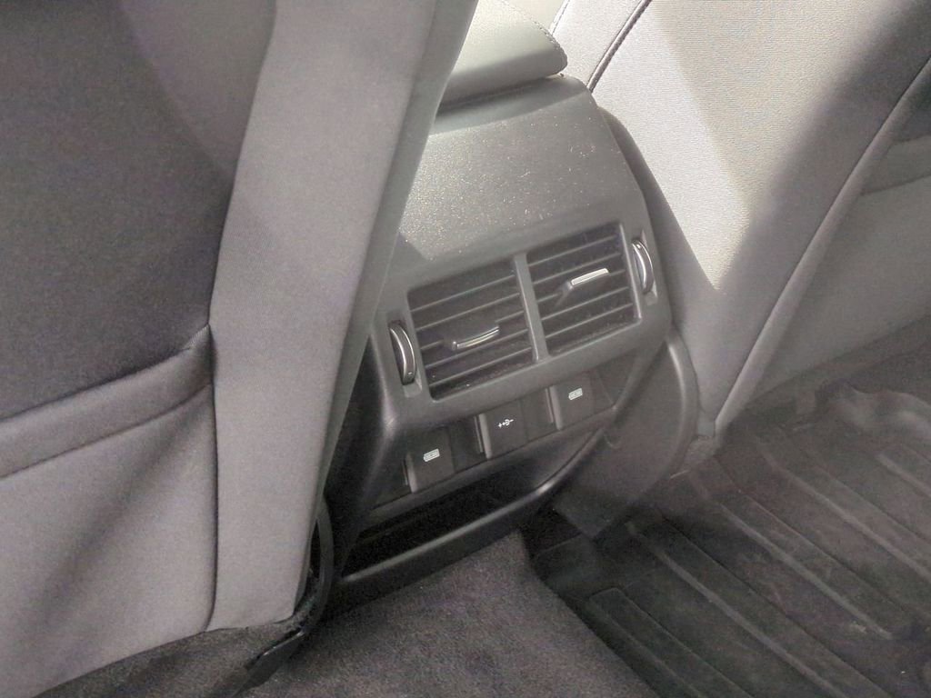 Used 2020 Land Rover Discovery Sport image 23