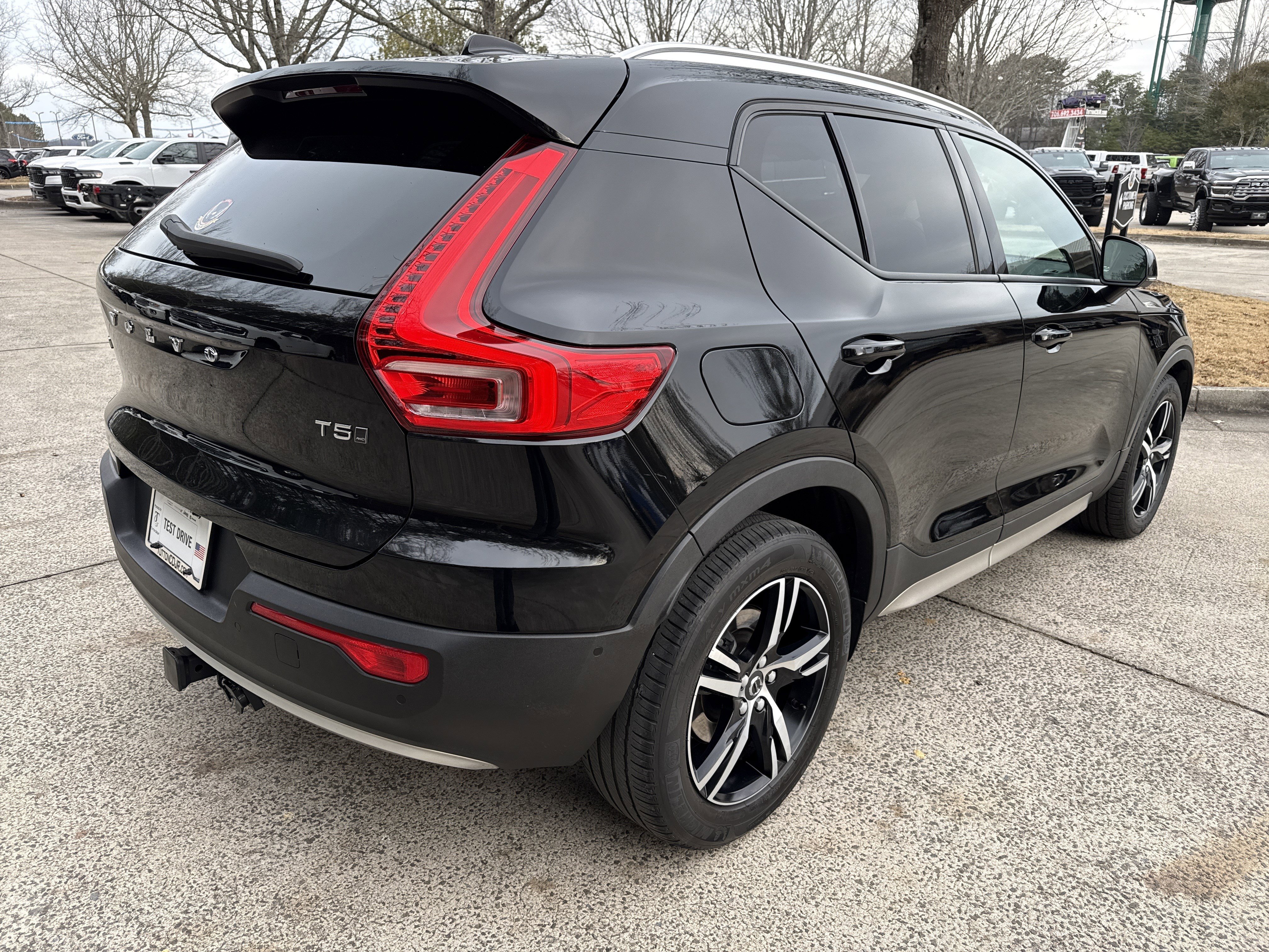 Used 2019 Volvo XC40 T5 Momentum image 7