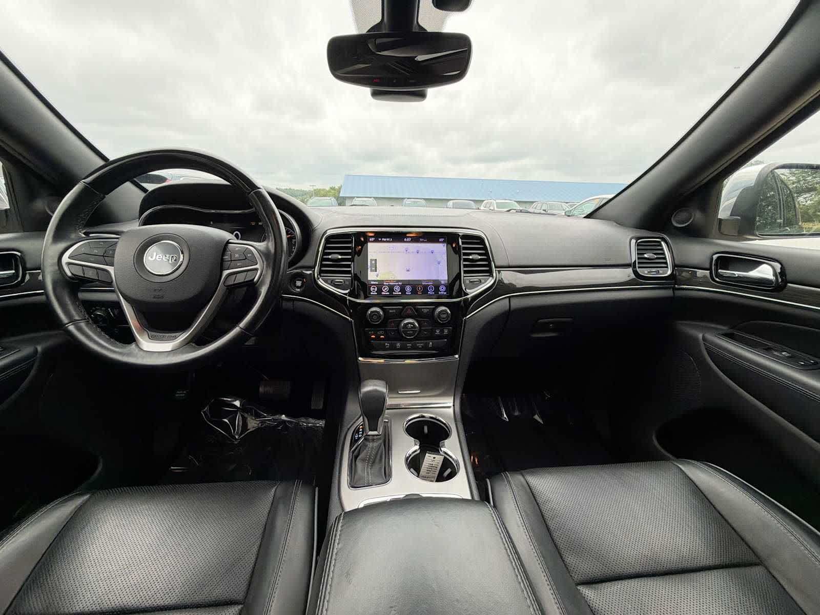 Used 2020 Jeep Grand Cherokee Overland AWD/4WD image 12
