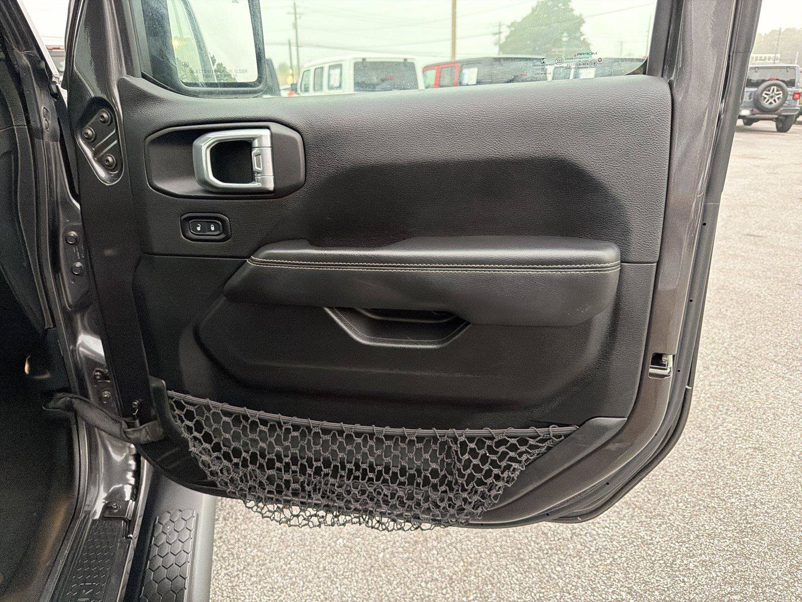 Used 2021 Jeep Wrangler Unlimited Sahara w/ Uconnect 4C Nav & Sound Group AWD/4WD image 13