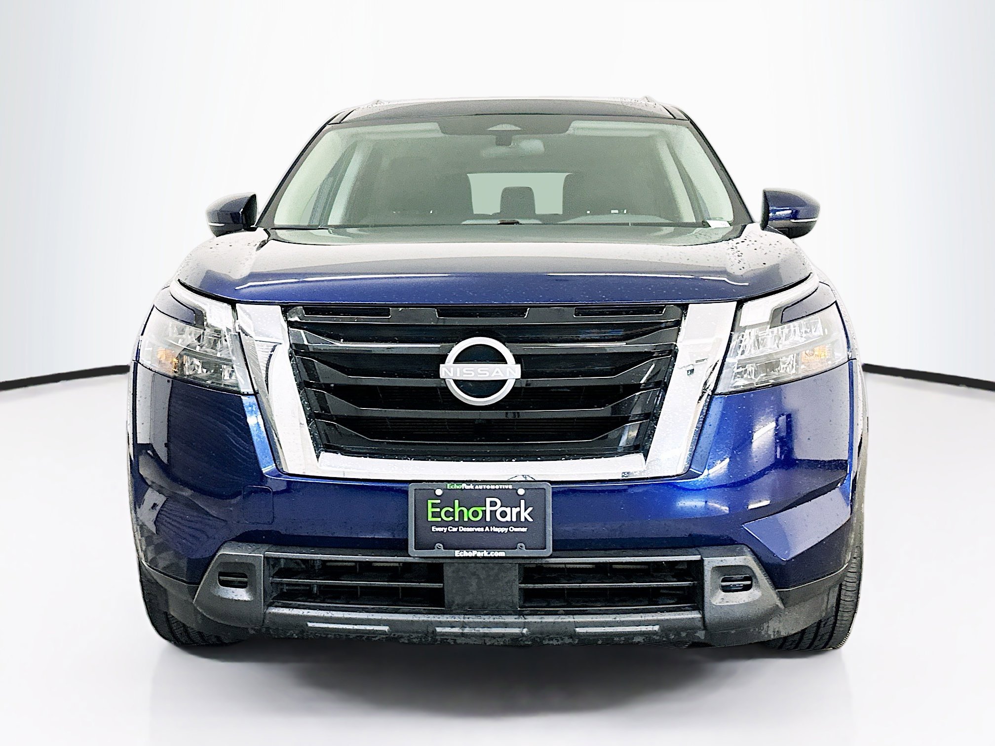 Used 2025 Nissan Pathfinder SV AWD/4WD image 2